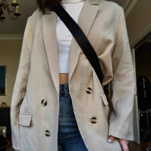  - (bild lånad från kompis pga vi säljer samma haha) Säljer denna blazern! Knapp använd men skitsnygg iaf, pm vid frågor