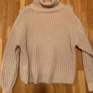  - fin ljusrosa stickad tröja❣️ kommer tyvärr inte till användning. 