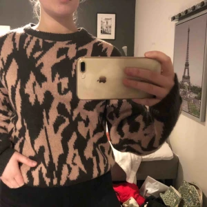  - Stickad tröja från Nelly. Knappt använd 🌸