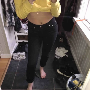  - JEANS från Wood Wood. Passar alla årstider och färger för den delen. Frakt ingår! 🥰