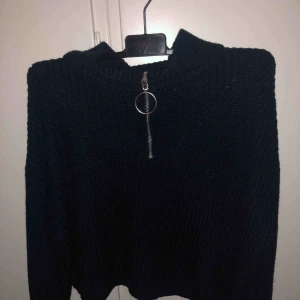  - Croppad stickad tröja från HM