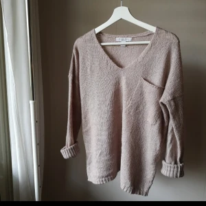  - Fin stickad tröja