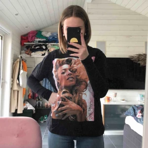  - Tröja i stl. S. Nästan helt oanvänd, bara använd ett par få gånger 💗 Möts antingen upp eller så tillkommer frakt