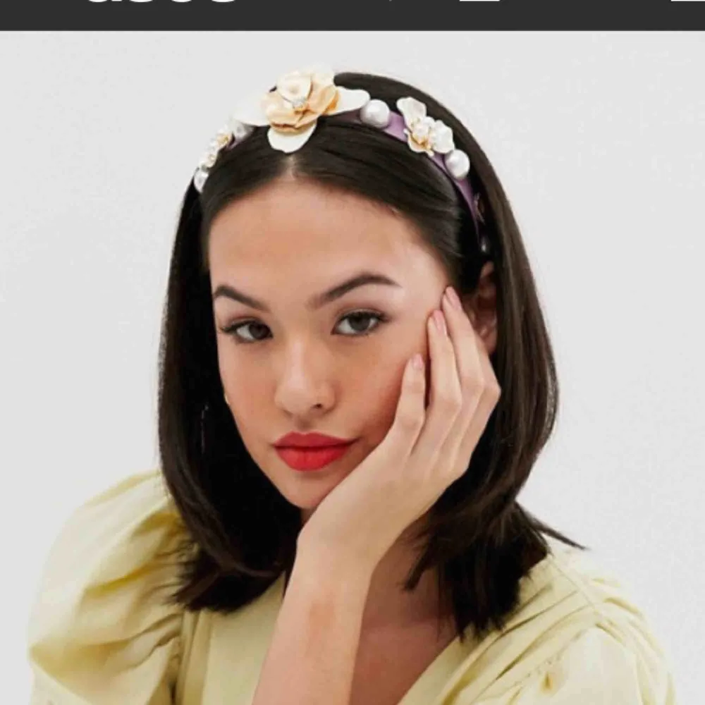 ASOS DESIGN headband with floral and pearl embellishment in pastel lilac. Accessoarer.