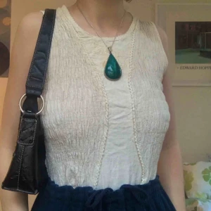  - Cools stretchigt men tight linne i offwhite färg med små broderingar på bröstet. Köpt secondhand. Möts på södermalm. Frakt tillkommer💞💞💞