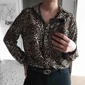 Leopardmönstrad skjorta/blus. Använd en gång. 59:- frakt