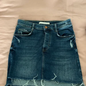 Jeanskjol från Zara  - Jeanskjol från Zara i storlek XS 