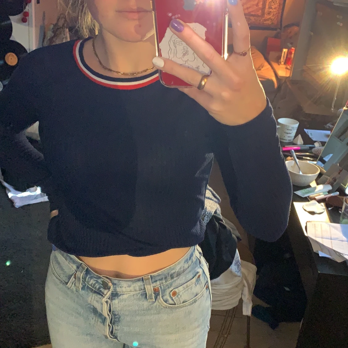 Tajt långarmad tröja med fina detaljer vid halsen - 90