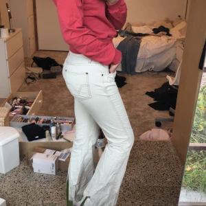 Vita Manchesterbyxor från Crocker - Benvita Manchesterbyxor från Crocker! st.M men sitter som en S🤍 från late 90s/ early 00s🤍