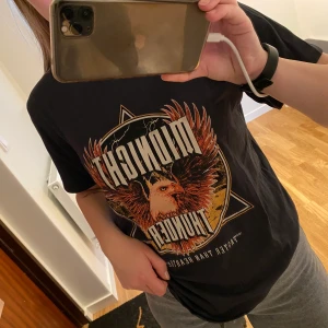 T-shirt  - Knappt använd