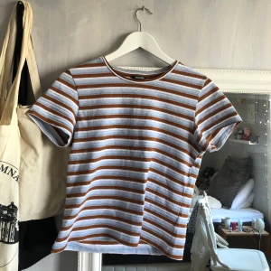 Tshirt från monki - Tshirt från monki! Frakt på 42 kr tillkommer