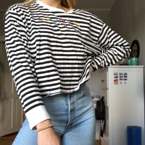 Levis tröja - Jättefin levis tröja, fint skick! Storlek s. Frakt tillkommer på 42 kr