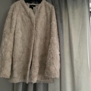 Fluffig jacka - I mycket fint skick