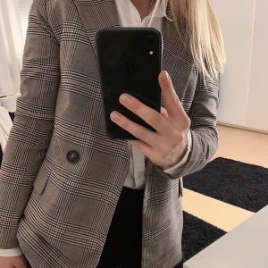 Kavaj!! - Skit snygg kavaj. Den är ifrån hm och knappt använd. Storlek 34! Köpare står för frakt🥰