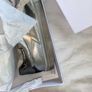 Zadig skor - Säljer mina zadig skor pga för små:( helt okej skick, köptes för 1600kr säljer för 1000kr