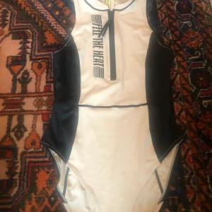 Baddräkt  - Använd en gång och är i storlek Xs/S