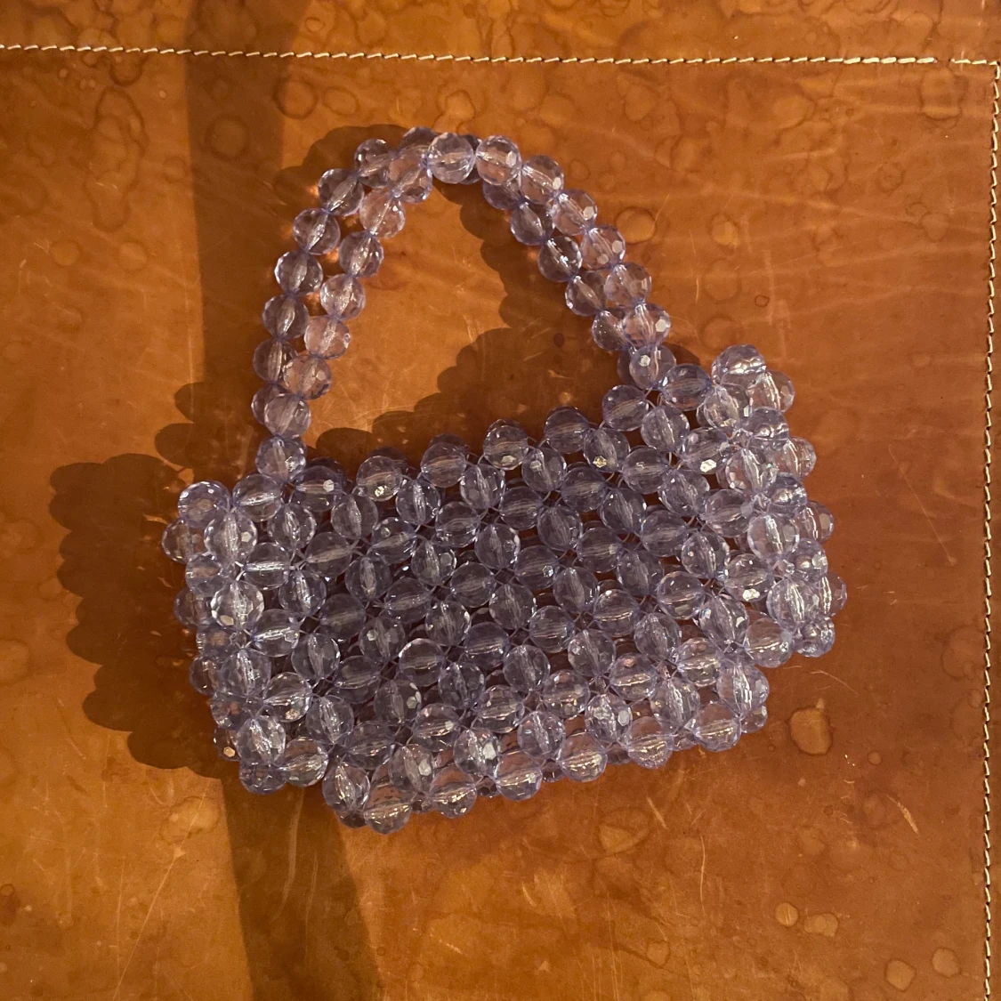 Väska i pärlor, Mango