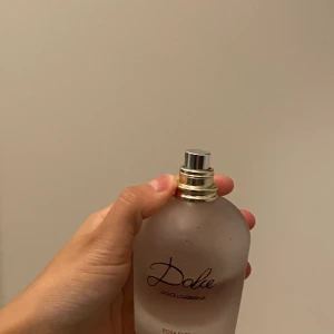 parfym - dolce gabbana parfym. hälften kvar. 200 fastpris gäller. går att frjatas för 42kr