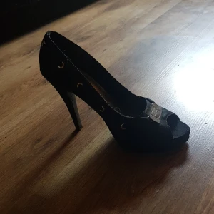 Klackar  - Strl 38, använda tre gånger.