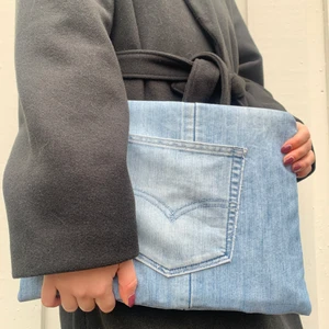 Jeans datorfodral  - För mer information, följ vår Instagram ”Jeancessories.uf” 