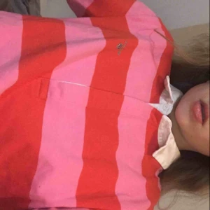  - Cool gant sweatshirt med krage, nästan helt oanvänd pga fel storlek. ❤️ köpt på nelly med nypris på ca 1000 kr. Buda på🥰