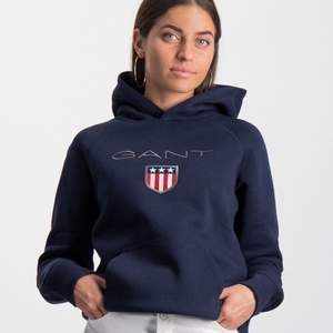 Gant hoodie i storlek S för dam, knappt använd och säljs för 250 kr, kan gå ner vid snabb affär ❤️