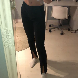 Kostymbyxa  - Kostymbyxa från chiquelle i strlk 36 med slits fram, super passform!!😁 200kr+frakt