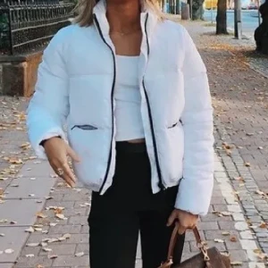 Pufferjacka hm  - Vit pufferjacka från hm storlek s