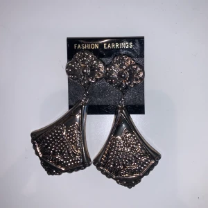 Örhängen  - Silvriga örhängen 