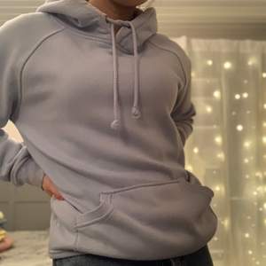 Hoodie från bikbok, lite nopprig men annars fint skick. 100kr eller bud