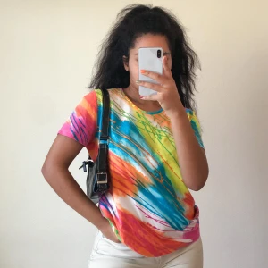 Färgglada t-shirt  - 55kr frakt tillkommer 🌸 fint skick!