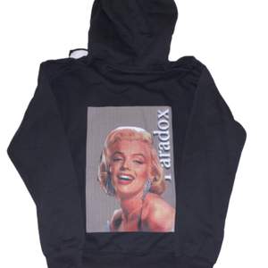 Vårat UF säljer snygga hoodies @paradox_uf på insta 