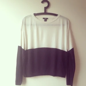  - Fin tröja, väldigt sparsamt använd. 