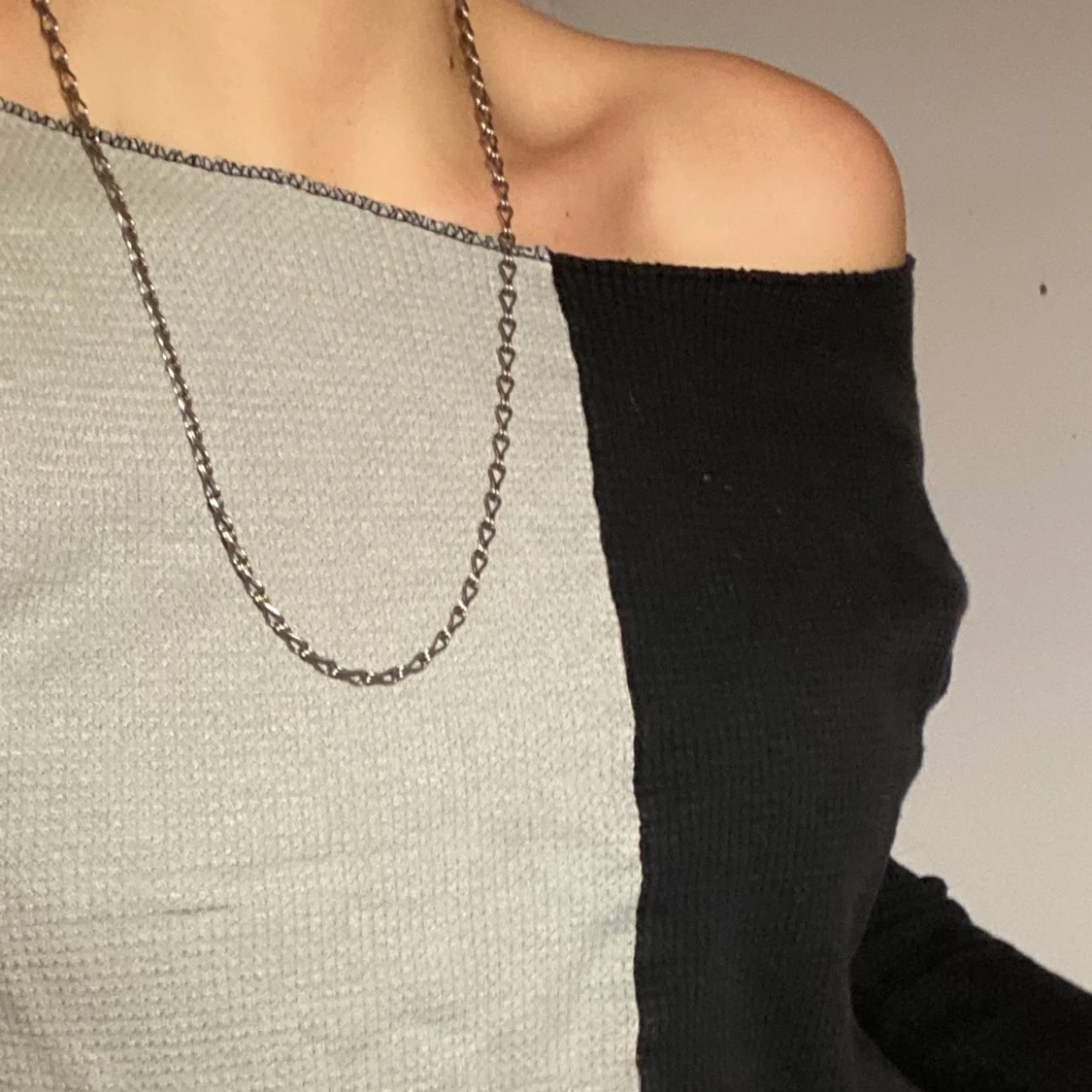 Svartgrå tröja  - 90