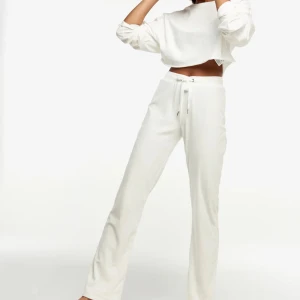 Gina tricot  - Fina mjukisbyxor i vitfärg, storlek Xs. Sälj pågrund av fel storlek 