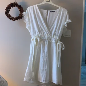 Zara klänning  - Klänning från zara. Använd 1 gång. Superfin!