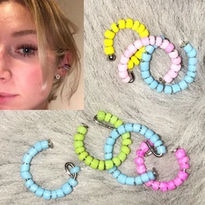 earcuffs - Jag säljer dessa superfina earcuffs, örhängen som du inte behöver håll för att använda 🌸🌸🌸finns i flera färger och jag kan göra fler på beställning! Det är bara att höra av sig!!!✨✨✨