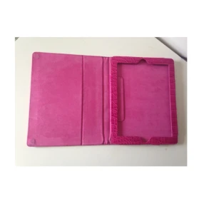  - Ett skit snyggt iPad skal!! Fick en iPad ifrån skolan & ville då ha ett annat skal än den man fick av skolan men tydligen fick man ej det, alltså är det här skalet helt nytt!!