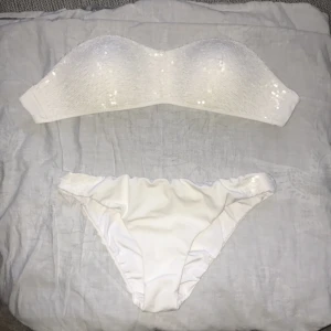  - Bikini från Calzedonia. Endast använd ett fåtal gånger och är därför i mycket bra skick. Säljer för att den tyvärr är för liten för mig ✨