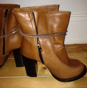 Stövletter från HOPE, aldrig använda, skopåse och kartong finns.  - Stövletter från HOPE, aldrig använda, skopåse och kartong finns. 