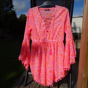  - Jättefin sommarklänning/ strandklänning som kommer från boohoo. Aldrig använd.