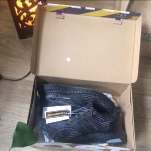 Helt oanvända limited edition Adidas Ultraboost core black grey 3.0 i storlek 42