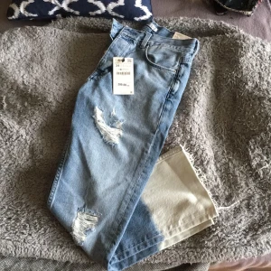  - Oanvända jeans! Raka i modellen "cigarettformade" (prislapp kvar) 🌸 + frakt 