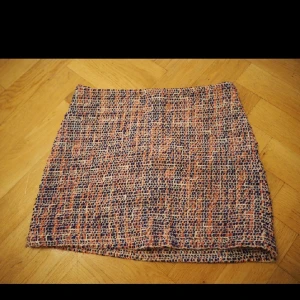  - assnygg favoritkjol som är för liten. dragkedja bak 