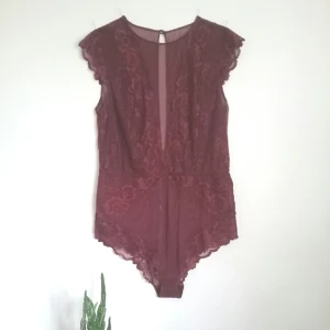  - 🌺 Spetsbody från HM, adrig använd. Polyester. 🌺