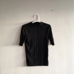  - Jättefin topp från gina tricot. Använd en gång