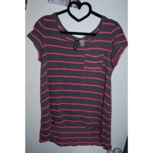  - Grå rosa t-tröja i storlek 34 