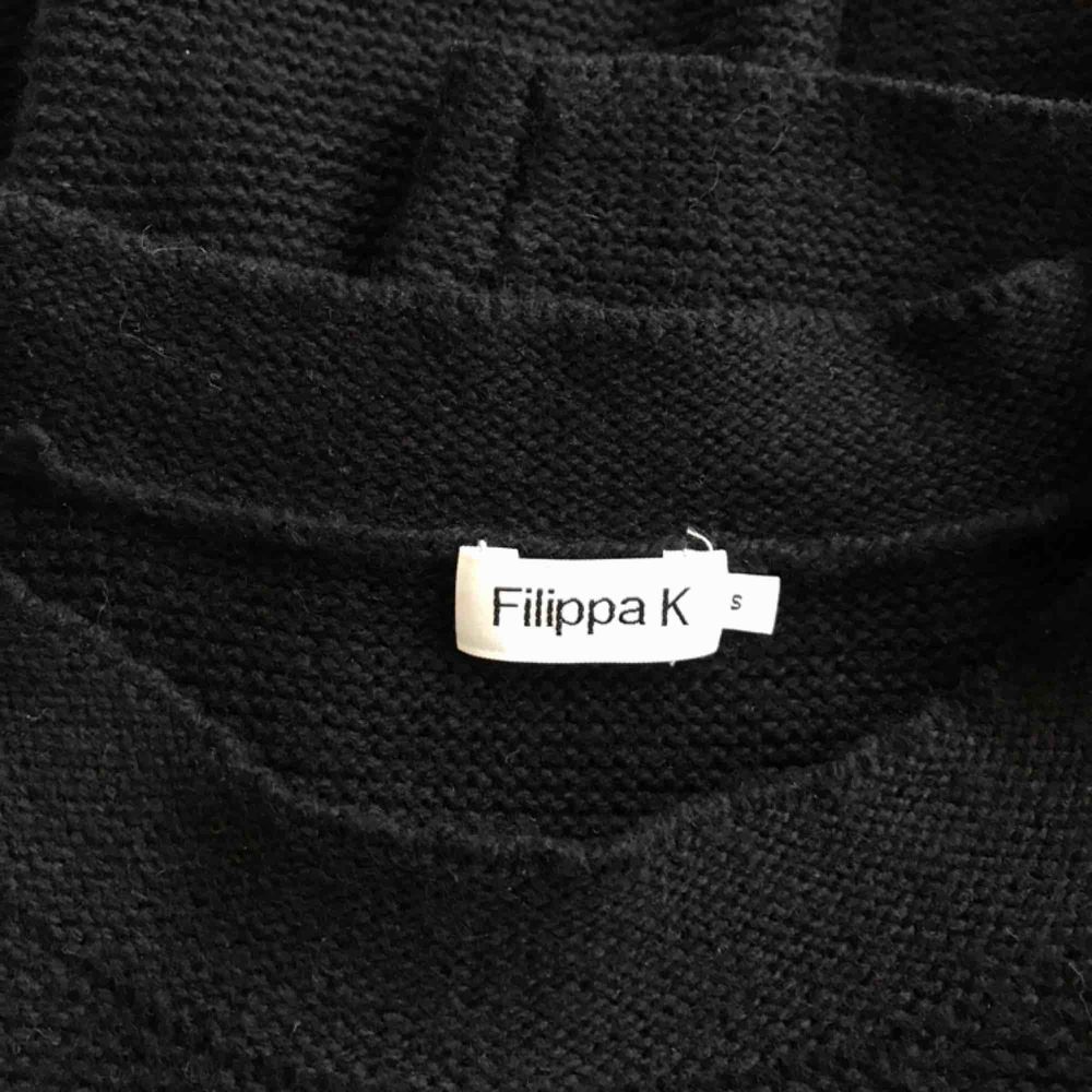 Stickad tröja från Filippa K i nyskick.. Stickat.