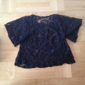 Svarttransperant topp använd ytterst få gånger - Svarttransperant topp använd ytterst få gånger