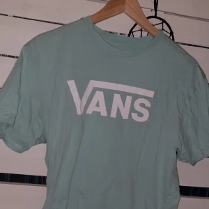  - Mintgrön vans tröja sparsamt andvänd 